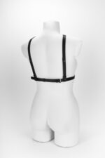 Seksowna Uprząż z Metalowymi Zdobieniami